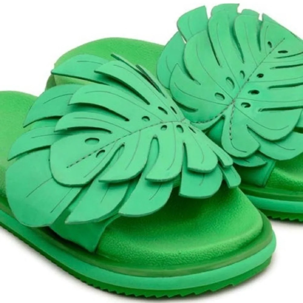 FARM Rio Bright Green Leaf Appliqué Slide Sandals